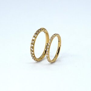 Titaanist rõngas kivikestega