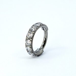 hõbedane kõrvarõngas valgete kividega