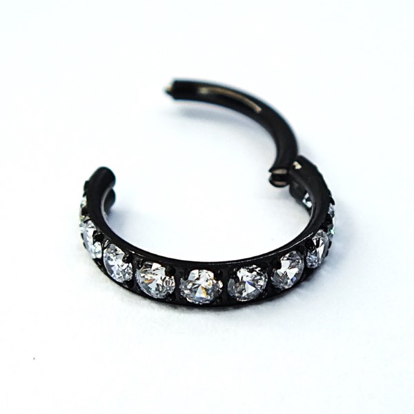 kivikestega kõrvarõngas