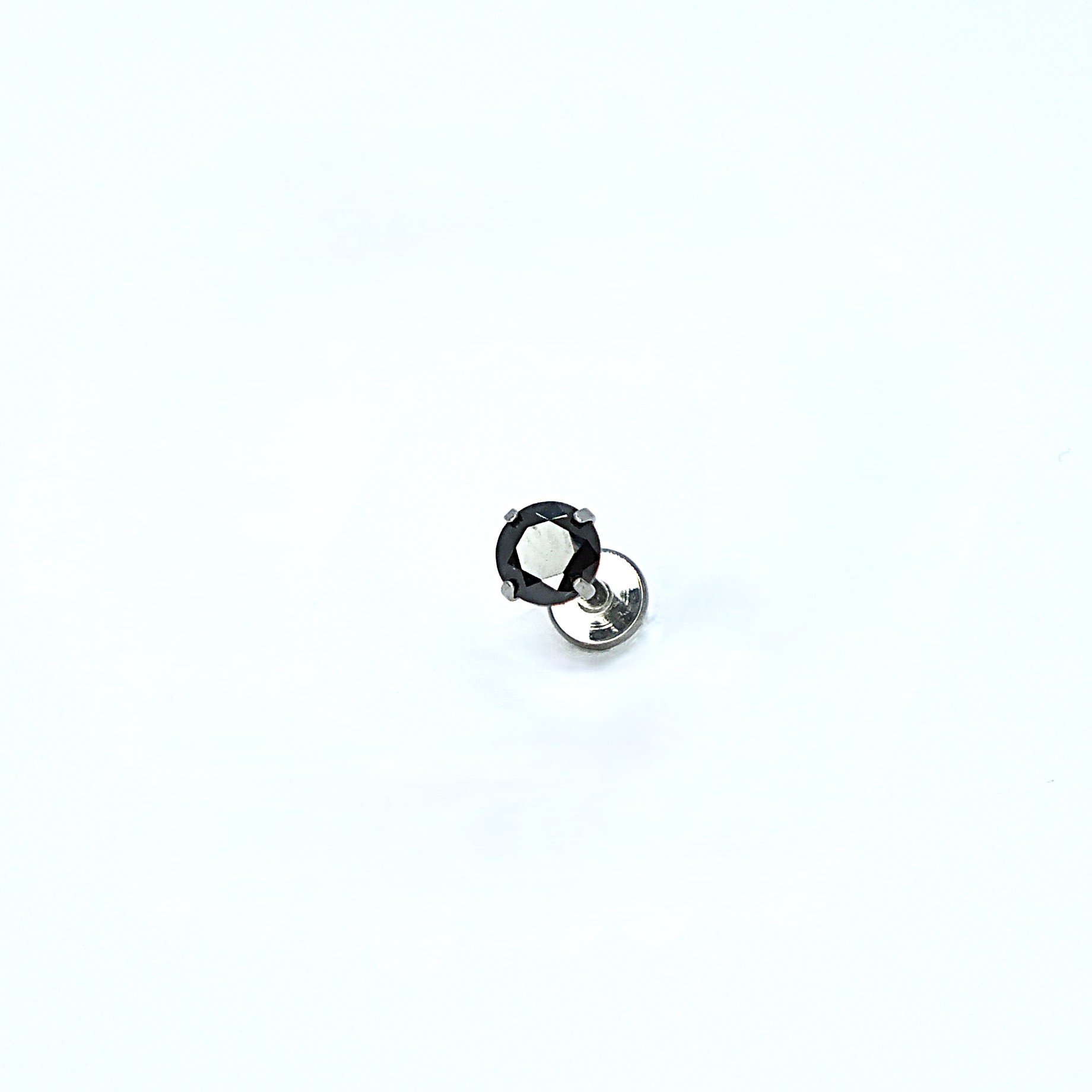 Musta kiviga labret